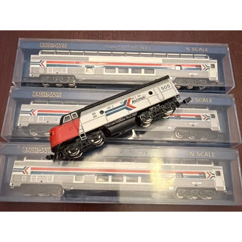 Bachmann N Scale Amtrak 3 Full Dome Passenger Cars # 53-1043-05 1 Diesel Engine